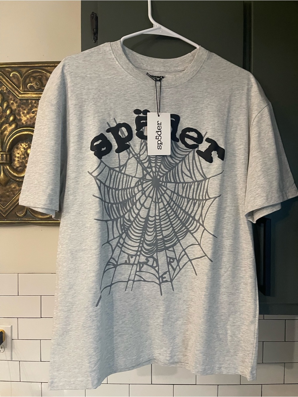 Mens Graphic Design Tee Size S.